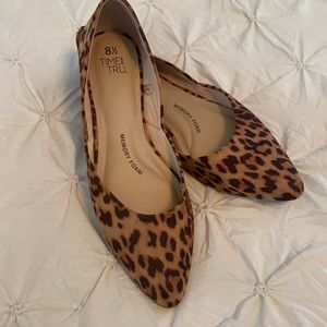 Size 8.5 leopard print shoes.
